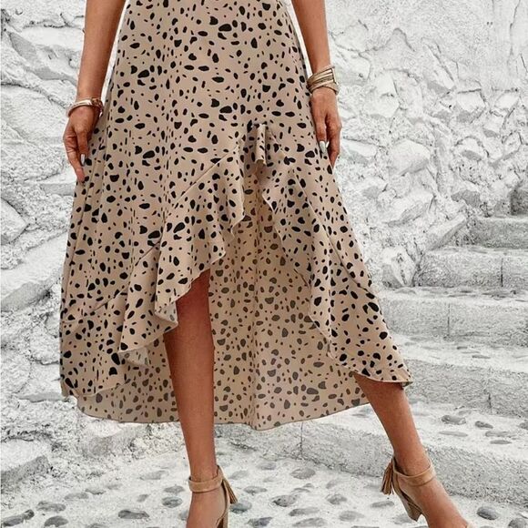 Beautiful asymmetrical skirt with ruffle light weight with elastic waist - Picture 3 of 4